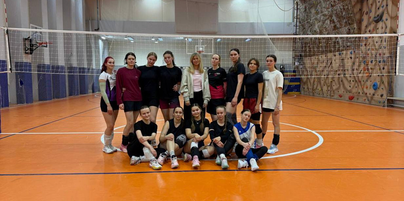 Вчера прошла первая тренировка по волейболу